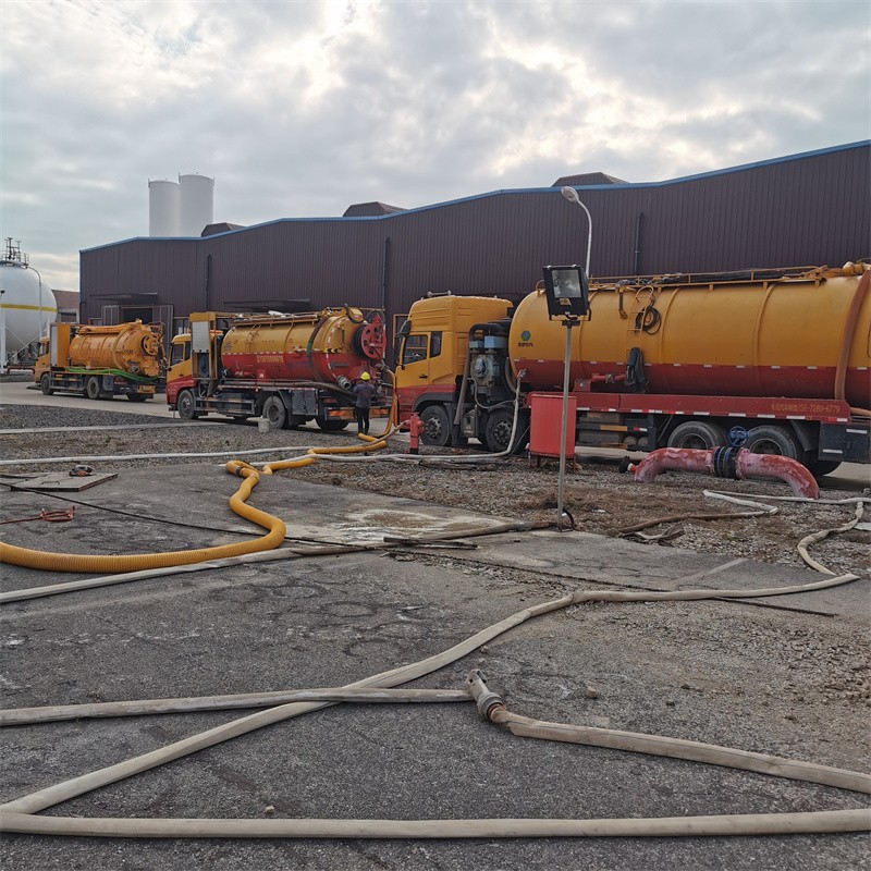 城关污水池清理